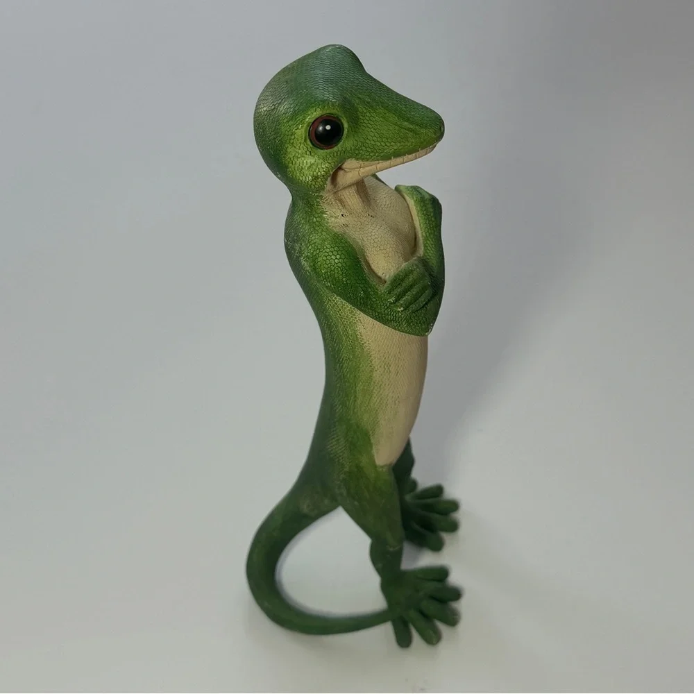 Green and Cream Gecko Figurine - Reptile Habitat Decor